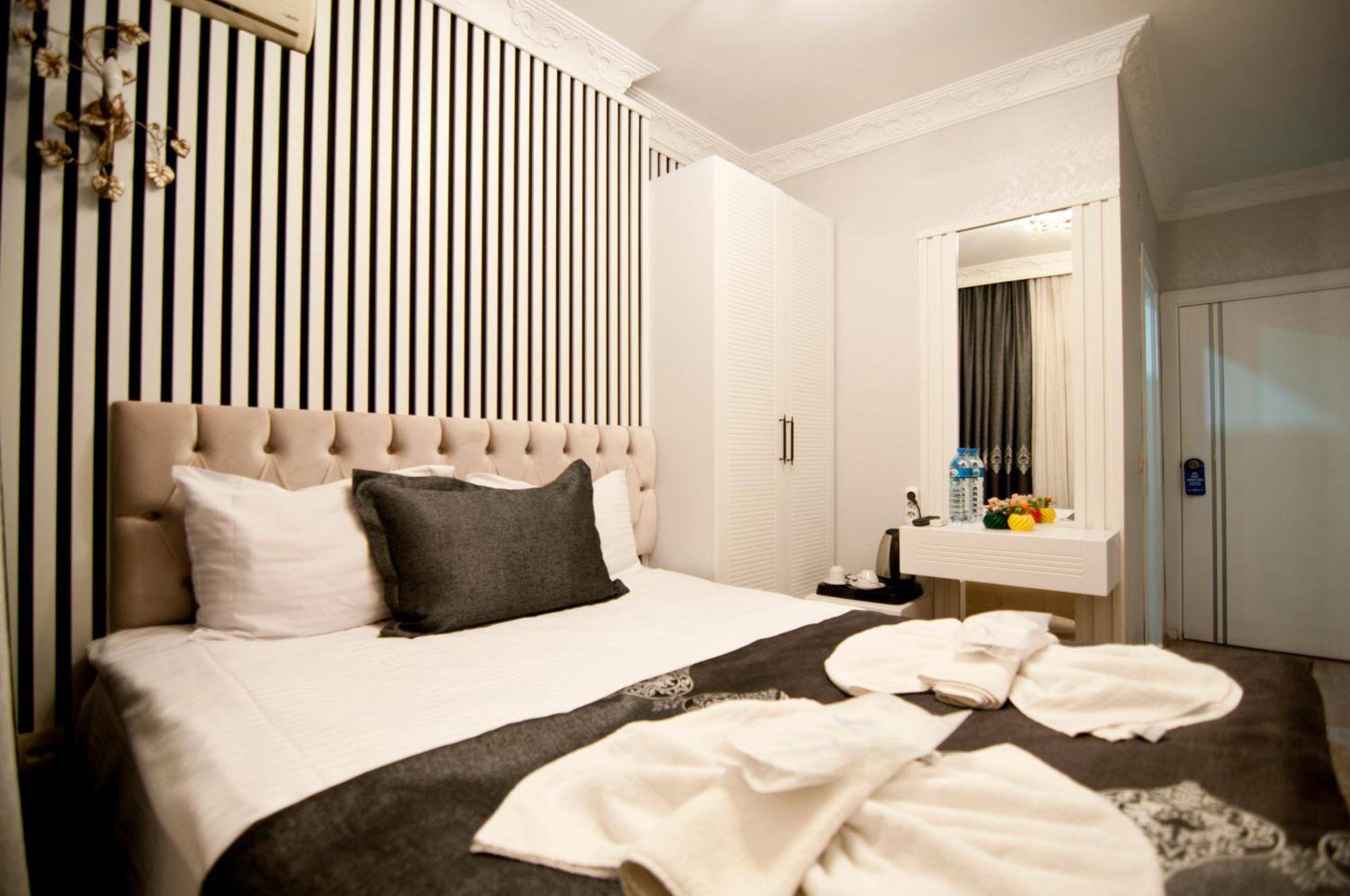 Economy Double Room with Balcony (lower floor),1536557725:JPEG