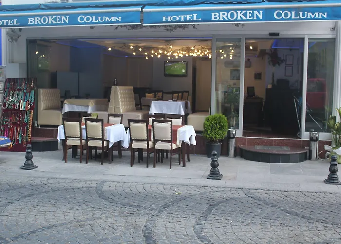 Hotel Broken Column