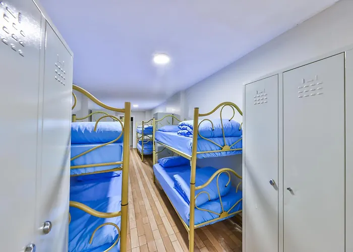 The Hostels Goekce Pansiyon - Only Men